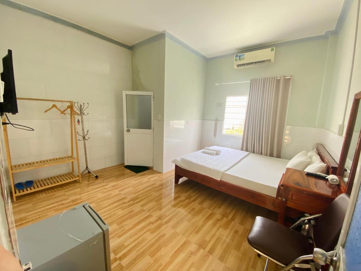 Bed and Breakfast Nha Nghi Y Vy Дуонг-Донг Экстерьер фото